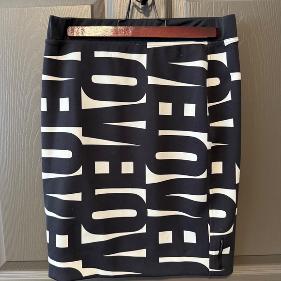 Marc Cain handbag + sports mini skirt - Picture 2 of 11